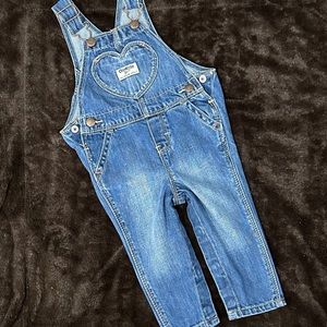 NWOT baby girl Oshkosh B’gosh denim overalls 💙 blue jean overall heart pocket